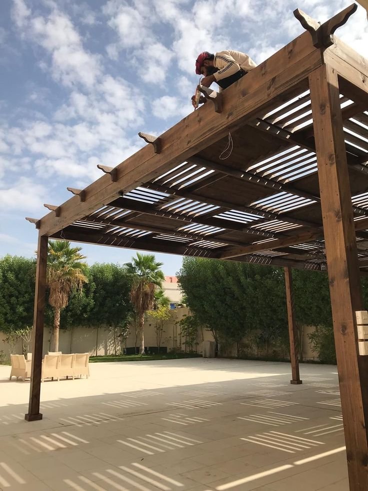 مؤسسة زاوية الاقتصاد لتركيب كاسرات الشمس الخشبية والحديدية